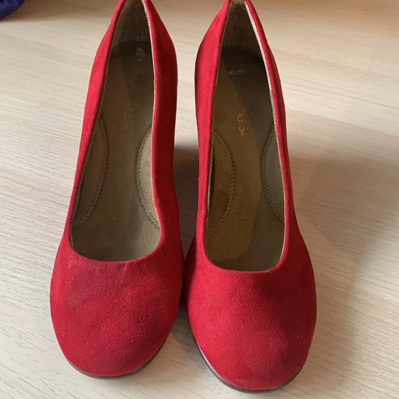 Aerosoles Red Wedges with gold detail - Picture 2 of 6